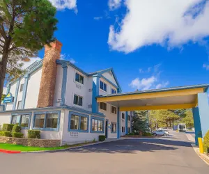 Photo 2 - Days Inn & Suites by Wyndham East Flagstaff