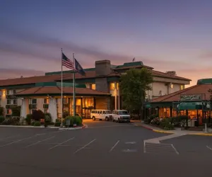 Photo 2 - Rogue Regency Inn Medford Airport