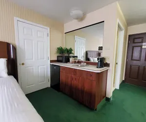 Photo 4 - Rogue Regency Inn Medford Airport