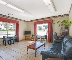 Photo 4 - Super 8 by Wyndham Universal City