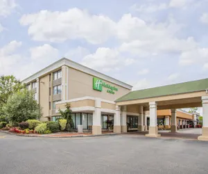 Photo 2 - Holiday Inn & Suites Parsippany Fairfield by IHG