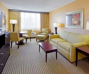 Photo 4 - Holiday Inn & Suites Parsippany Fairfield, an IHG Hotel