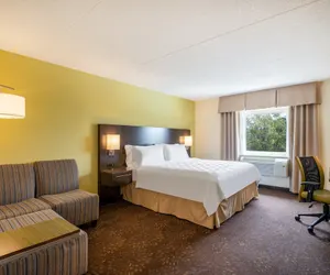 Photo 4 - Holiday Inn Greensboro Coliseum, an IHG Hotel