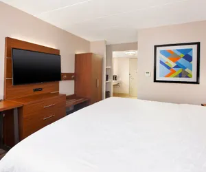 Photo 5 - Holiday Inn Express Fairfax - Arlington Boulevard, an IHG Hotel