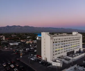 Photo 2 - Aloft Tucson University