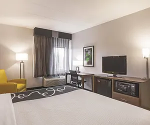 Photo 5 - La Quinta Inn & Suites by Wyndham Virginia Beach