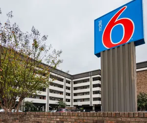 Photo 2 - Motel 6 Columbus, GA - Downtown