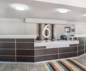 Photo 3 - Motel 6 Dallas, TX - Market Center