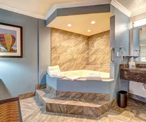Photo 5 - Best Western Airport Albuquerque InnSuites Hotel & Suites