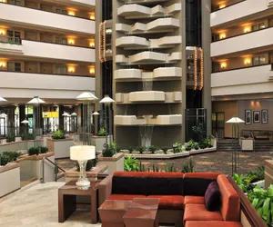 Photo 4 - Embassy Suites Hotel Des Moines Downtown