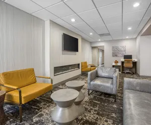 Photo 5 - SureStay Plus Hotel by Best Western Chicago Lombard