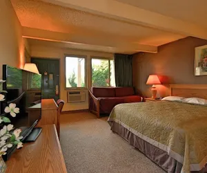 Photo 4 - Costa Mesa Inn