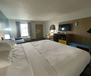 Photo 4 - Days Inn & Suites by Wyndham York