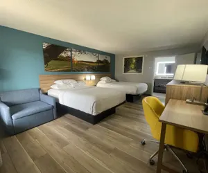 Photo 5 - Days Inn & Suites by Wyndham York