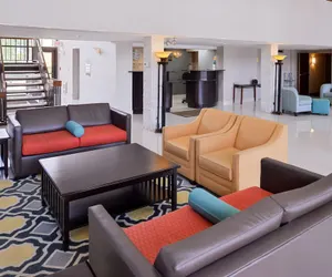 Photo 3 - Spark by Hilton Des Plaines Chicago O'Hare