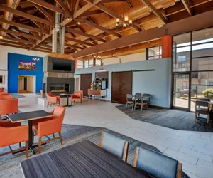 Photo 2 - Holiday Inn Express Nashville Airport by IHG