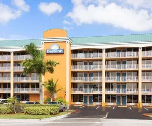 Photo 2 - Days Inn by Wyndham Fort Lauderdale-Oakland Park Airport N