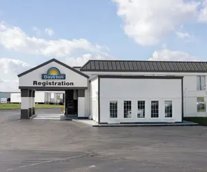 Photo 2 - Days Inn by Wyndham Sharonville