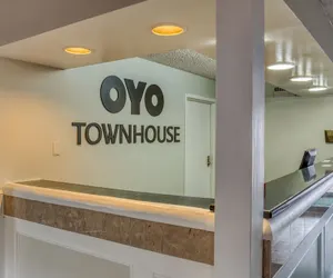 Photo 4 - OYO Townhouse Tulsa Woodland Hills