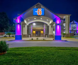 Photo 2 - Motel 6 Lafayette, LA