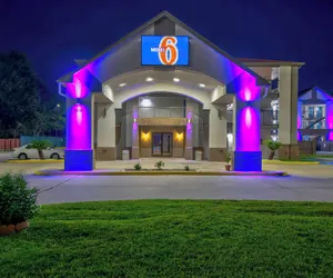 Photo 2 - Motel 6 Lafayette, LA