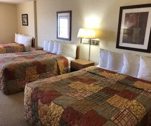 Photo 4 - Days Inn by Wyndham Iron Mountain