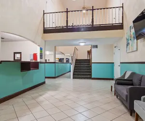 Photo 3 - SureStay Hotel by Best Western Greenville