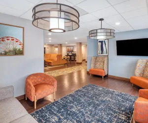 Photo 4 - Hampton Inn Portland East