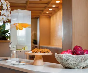 Photo 3 - Pacific Terrace Hotel