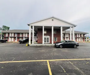 Photo 2 - Capital O First Heritage Inn Rantoul IL I 57