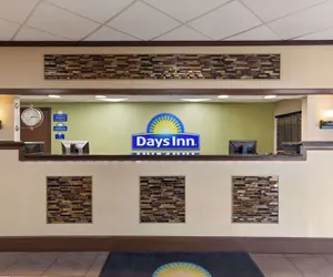 Photo 3 - Days Inn by Wyndham Knoxville East