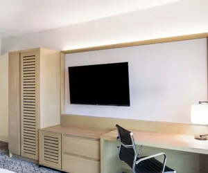 Photo 5 - Sheraton Charlotte Hotel