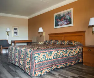 Photo 4 - America's Inn Sugarland Stafford