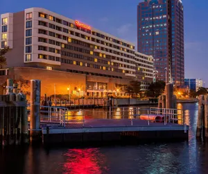 Photo 2 - Sheraton Norfolk Waterside Hotel