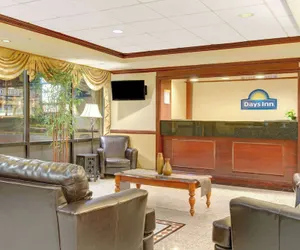 Photo 3 - Days Inn by Wyndham Towson