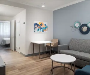 Photo 4 - Hilton Boca Raton Suites