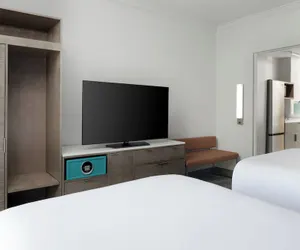 Photo 3 - Hilton Boca Raton Suites