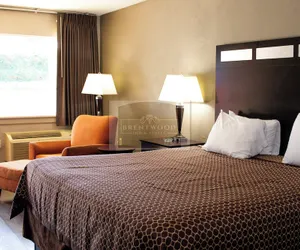 Photo 3 - Brentwood Inn & Suites