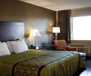 Photo 4 - Brentwood Inn & Suites