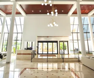 Photo 3 - Regency Miami Airport by Sonesta