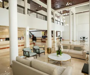 Photo 5 - Regency Miami Airport by Sonesta