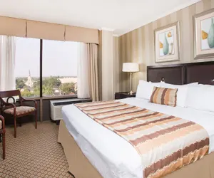 Photo 4 - Ramada Hotel & Conf Center by Wyndham Augusta Downtown