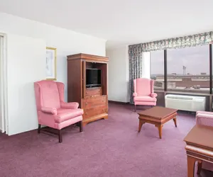 Photo 5 - Ramada Hotel & Conf Center by Wyndham Augusta Downtown