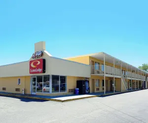 Photo 2 - Econo Lodge Airport