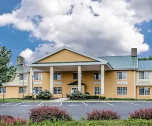Photo 2 - Baymont by Wyndham Harrisburg