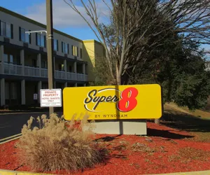 Photo 2 - Super 8 by Wyndham New Cumberland