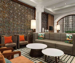 Photo 2 - Embassy Suites by Hilton Fort Lauderdale 17th Street