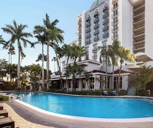 Photo 2 - Embassy Suites by Hilton Fort Lauderdale 17th Street