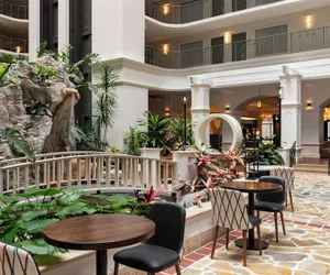 Photo 4 - Embassy Suites by Hilton Fort Lauderdale 17th Street
