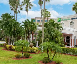 Photo 2 - Holiday Inn Express Miami Airport Doral Area, an IHG Hotel